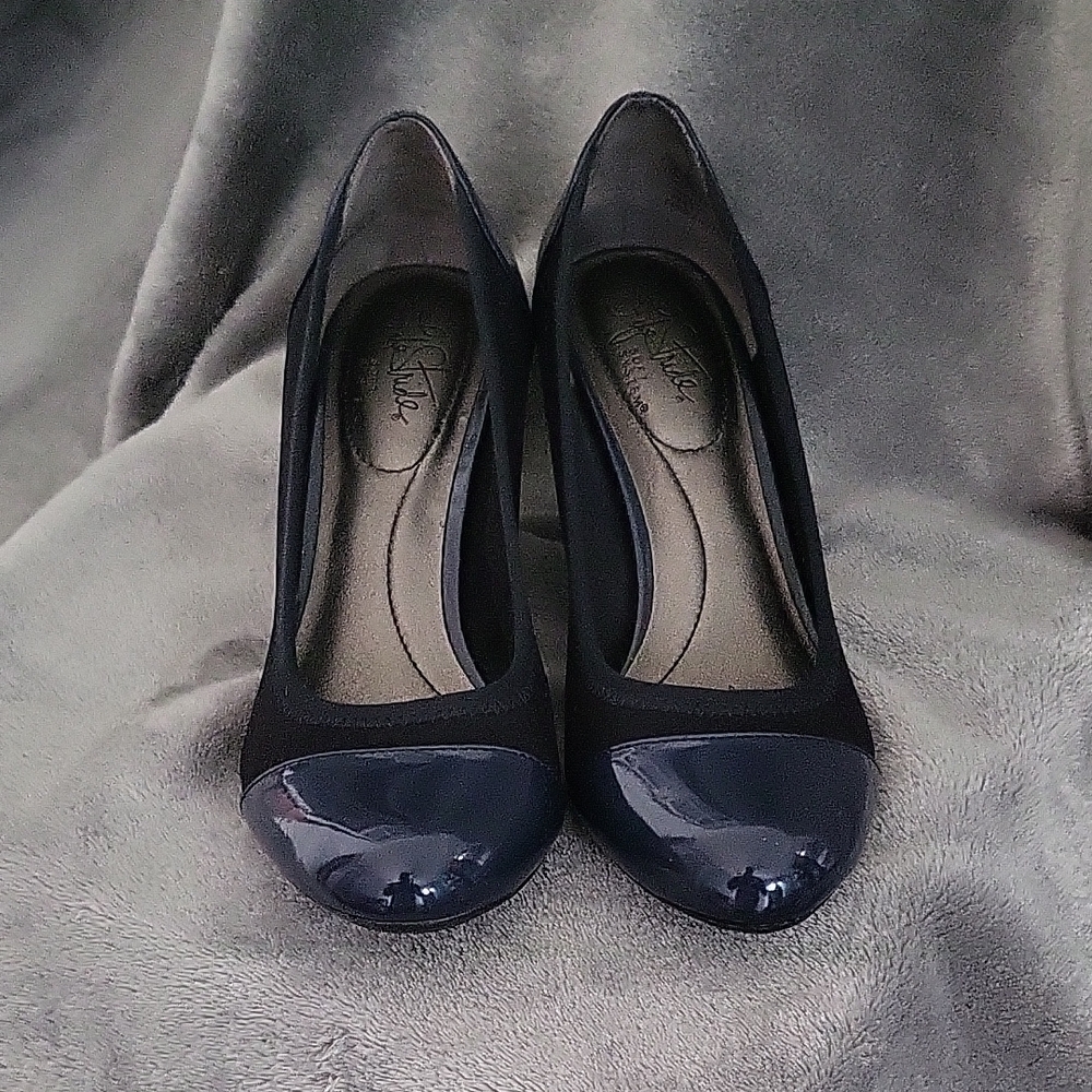 Stylish Black Pumps